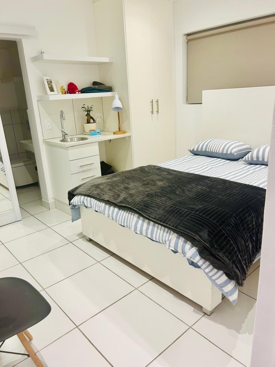 To Let 3 Bedroom Property for Rent in Sea Point Western Cape